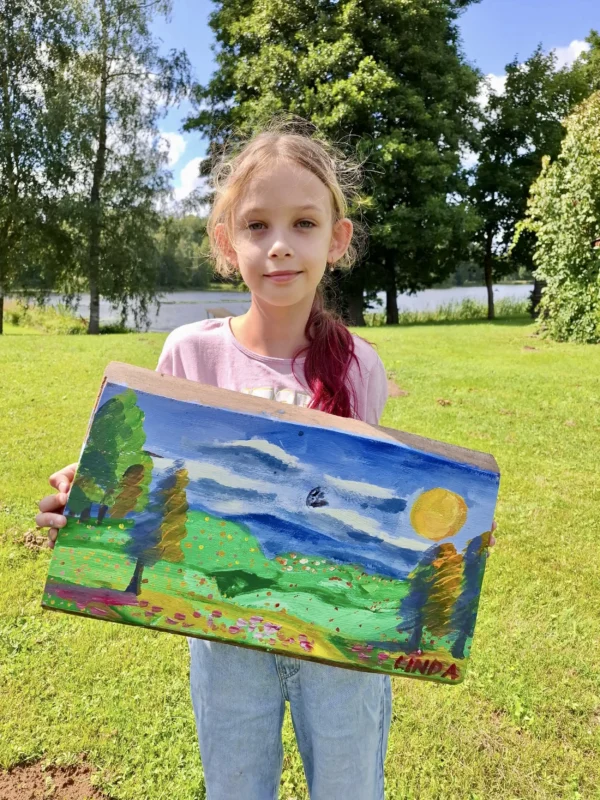 anda-sproge-art-radosas-darbnicas-gleznosana-uz-koka-deliem-14