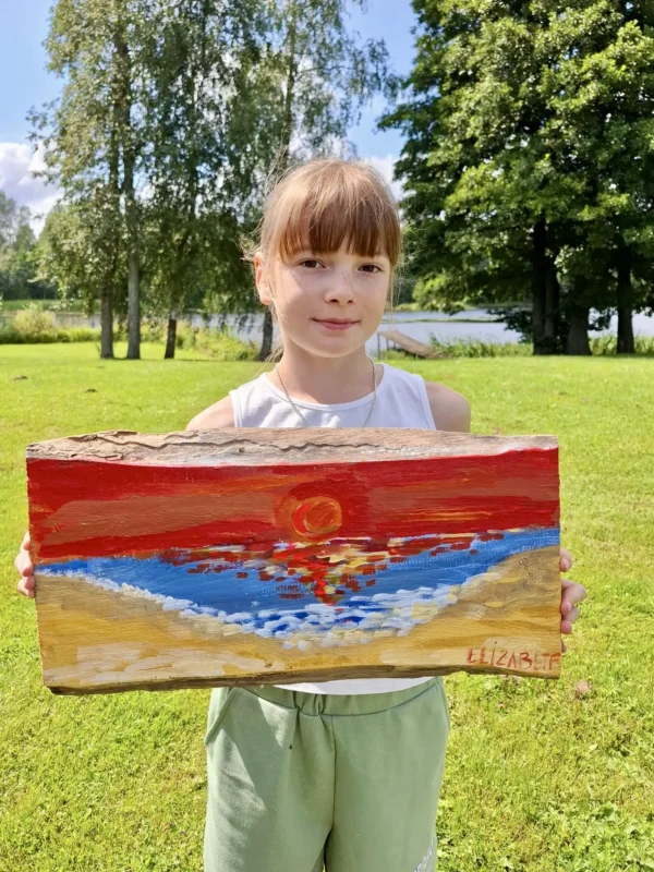 anda-sproge-art-radosas-darbnicas-gleznosana-uz-koka-deliem-17